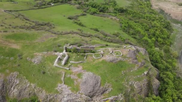 Luchtfoto Van Ruïnes Van Het Oude Vishegrad Fort Aan Zuidkust — Stockvideo