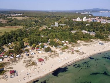 Bulgaristan 'ın Burgaz Bölgesi' ndeki Kiten kasabasının Güney Sahili 'nin şaşırtıcı hava manzarası