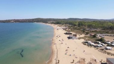 Bulgaristan 'ın Burgaz Bölgesi' nin Sozopol kasabası yakınlarındaki Gradina (Bahçe) plajının havadan manzarası 