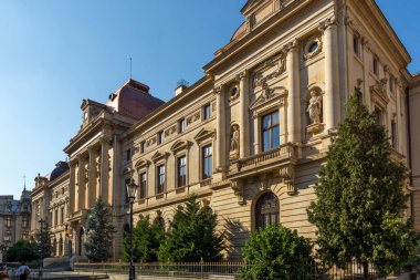 BÜKREŞ, ROMANIA - 16 AĞUSTOS 2021: Romanya 'nın eski Bükreş kentinde Romanya Merkez Bankası' nın inşası