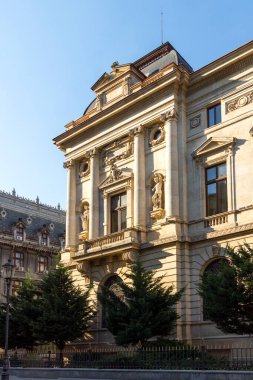 BÜKREŞ, ROMANIA - 16 AĞUSTOS 2021: Romanya 'nın eski Bükreş kentinde Romanya Merkez Bankası' nın inşası