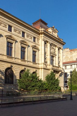 BÜKREŞ, ROMANIA - 16 AĞUSTOS 2021: Romanya 'nın eski Bükreş kentinde Romanya Merkez Bankası' nın inşası
