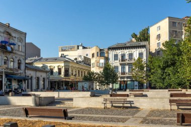 BUCHAREST, ROMANIA - 16 AĞUSTOS 2021: Romanya 'nın Bükreş kentinin şehir merkezinde (eski kasaba) tipik cadde ve durgunluk