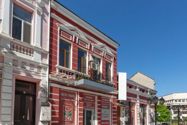 VIDIN, BULGARIA - 23 Mayıs 2021: Bulgaristan 'ın Vidin kentindeki tipik cadde ve binalar