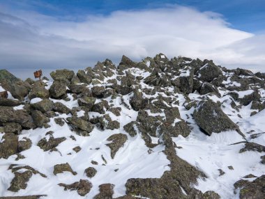 Bulgaristan 'ın Sofya kentinin Kamen del Peak kenti yakınlarındaki Vitosha Dağı' nın hava manzarası