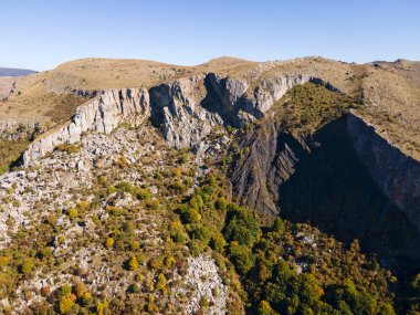 Bulgaristan 'ın Ponor Dağı, Balkan Dağları' ndaki Kaya oluşum Stolo 'sunun hava manzarası