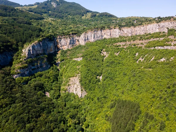 Vista Aérea Incrível Montanha Stara Planina Perto Aldeia Zasele Bulgária — Fotografia de Stock