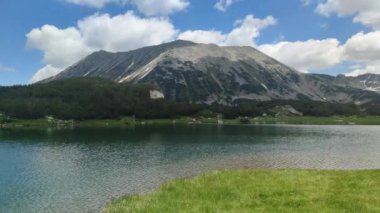 Muhteşem Muratovo Gölü Yaz Manzarası, Pirin Dağı, Bulgaristan