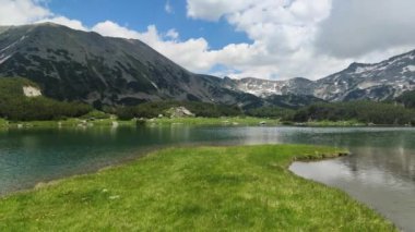 Muhteşem Muratovo Gölü Yaz Manzarası, Pirin Dağı, Bulgaristan