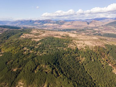 Nishava nehri boğazının havadan sonbahar manzarası, Balkan Dağları, Bulgaristan