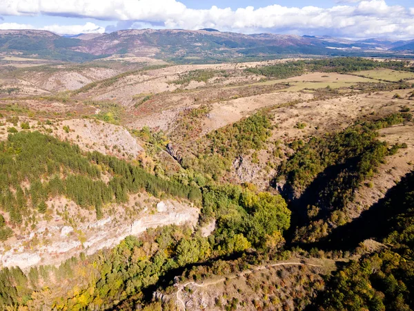 ニシャヴァ川渓谷 バルカン山脈 ブルガリアの空中秋の景色 — ストック写真