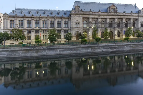 Bukarest Rumänien Augusti 2021 Solnedgång Syn Justitiepalatset Och Dambovita Floden — Stockfoto
