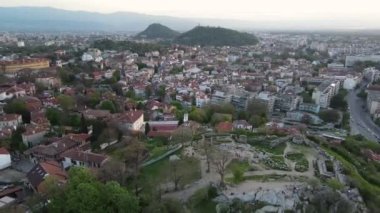 Bulgaristan 'ın Filibe kentindeki Nebet tepe tepesinin şaşırtıcı hava gün batımı manzarası 