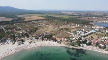Bulgaristan 'ın Burgaz Bölgesi' nin Çarevo kasabası yakınlarındaki Arapya plajının hava manzarası 