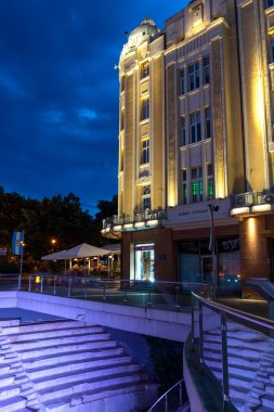 PLOVDIV, BULGARIA - 25 Ağustos 2021: Bulgaristan 'ın Filibe kentindeki Dzhumaya meydanının gün batımı manzarası