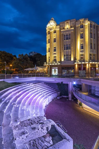 PLOVDIV, BULGARIA - 25 Ağustos 2021: Bulgaristan 'ın Filibe kentindeki Dzhumaya meydanının gün batımı manzarası