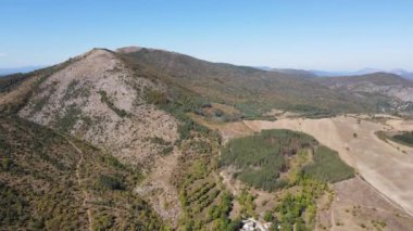 Strazha Dağı, Pernik Bölgesi, Bulgaristan 'ın İnanılmaz Sonbahar Manzarası