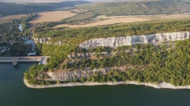 Bulgaristan 'ın Aleksandar Stamboliyski Reservoir, Gabrovo ve Veliko Tarnovo bölgelerinin hava manzarası