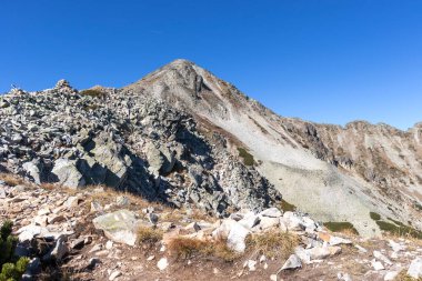 Bulgaristan 'ın Pirin Dağı' ndaki Polezhan zirvesinin muhteşem manzarası