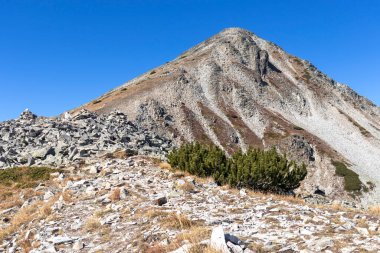 Bulgaristan 'ın Pirin Dağı' ndaki Polezhan zirvesinin muhteşem manzarası