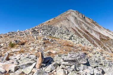 Bulgaristan 'ın Pirin Dağı' ndaki Polezhan zirvesinin muhteşem manzarası