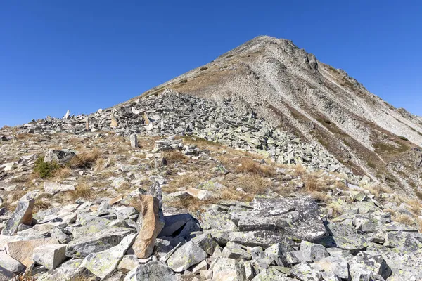 Bulgaristan 'ın Pirin Dağı' ndaki Polezhan zirvesinin muhteşem manzarası