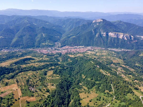 Vista Aerea Della Montagna Dei Balcani Vicino Alla Città Teteven — Foto Stock