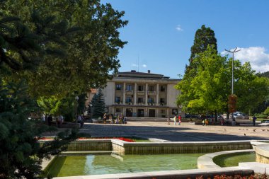 TROYAN, BULGARIA - 31 AĞUSTOS 2021: Bulgaristan 'ın Troyan, Lovech bölgesinin panoramik görünümü