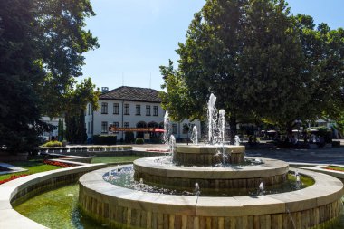 TROYAN, BULGARIA - 31 AĞUSTOS 2021: Bulgaristan 'ın Troyan, Lovech bölgesinin panoramik görünümü