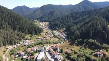 Bulgaristan 'ın Smolyan Bölgesi, Trigrad köyünün hava manzarası