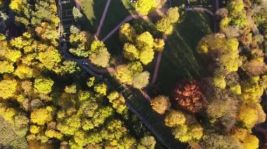 Bulgaristan 'ın Pernik kenti yakınlarındaki Ortaçağ Krakra kalesinin hava manzarası