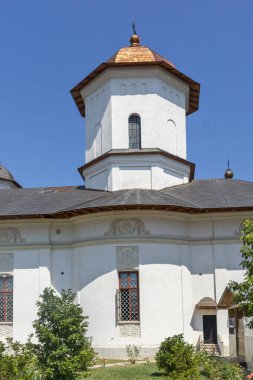 BUCHAREST, ROMANIA - 16 Ağustos 2021: Bükreş, Romanya yakınlarındaki Ortodoks Cernica Manastırı
