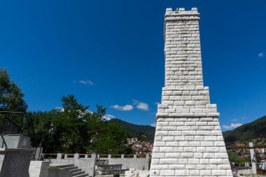 ÇEPELARE, BULGARIA - 7 Ağustos 2021: Bulgaristan 'ın ünlü kayak merkezi Chepelare, Smolyan Bölgesi, Bulgaristan