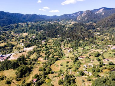 Bulgaristan 'ın Smolyan gölleri yakınlarındaki Rodop Dağlarının Hava Panoraması