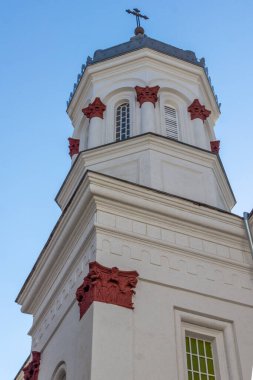 BUCHAREST, ROMANIA - 17 Ağustos 2021: Bükreş, Romanya 'nın merkezindeki Eski Ortodoks Aziz George Kilisesi