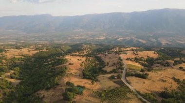 Bulgaristan 'ın Blagoevgrad bölgesindeki Ograzhden Dağı' nın hava gün batımı manzarası