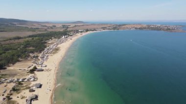 Bulgaristan 'ın Burgaz Bölgesi' nin Sozopol kasabası yakınlarındaki Gradina (Bahçe) plajının havadan manzarası 