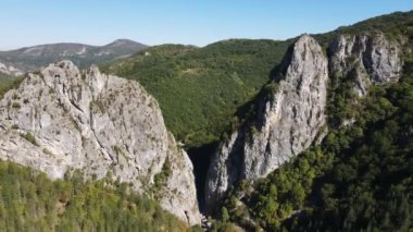 Bulgaristan 'ın Tran kenti yakınlarındaki Erma Nehri Boğazı' nın hava manzarası