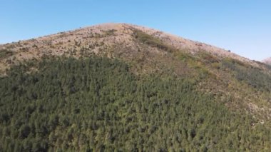 Bulgaristan 'ın Pernik bölgesindeki Lyubash Dağı' nın İnanılmaz Sonbahar Manzarası