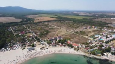Bulgaristan 'ın Burgaz Bölgesi' nin Çarevo kasabası yakınlarındaki Arapya plajının hava manzarası 