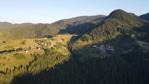 ブルガリア スモリャン州ジェラ村の空中夕日 — ストック動画
