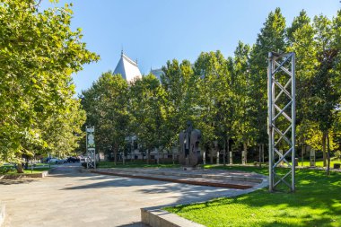 BÜKREŞ, ROMANIA - 17 AĞUSTOS 2021: Romanya 'nın Bükreş kentinin şehir merkezinde (eski kasaba) tipik cadde ve durgunluk