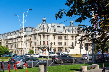 BÜKREŞ, ROMANIA - 17 AĞUSTOS 2021: Romanya 'nın Bükreş kentinin şehir merkezinde (eski kasaba) tipik cadde ve durgunluk