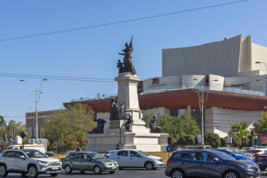 BÜKREŞ, ROMANIA - 17 AĞUSTOS 2021: Romanya 'nın Bükreş kentinin şehir merkezinde (eski kasaba) tipik cadde ve durgunluk