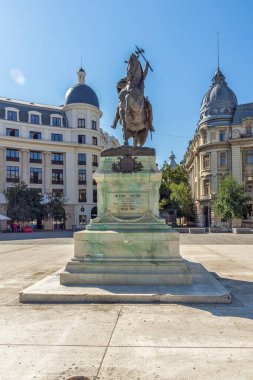 BUCHAREST, ROMANIA - 17 Ağustos 2021: Romanya 'nın Bükreş kentinin şehir merkezindeki Üniversite Meydanı