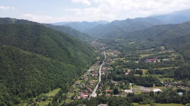 Veduta Aerea Del Villaggio Ribaritsa Alle Montagne Dei Balcani Regione — Video Stock