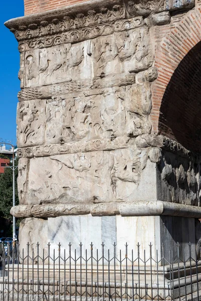 Θεσσαλονίκη Ελλάδα Σεπτεμβρίου 2019 Αρχαία Ρωμαϊκή Αψίδα Του Γαλέριου Στο — Φωτογραφία Αρχείου
