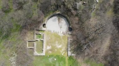 Bulgaristan 'ın Haskovo Bölgesi' nin Kasnakovo kasabası yakınlarındaki Afrodit Perilerinin antik Trakya Sığınağı