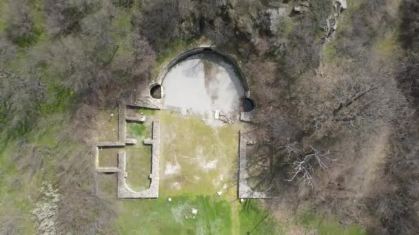 保加利亚Haskovo地区Kasnakovo村附近Aphrodite Nymphs古代色雷斯保护区的空中景观 — 图库视频影像