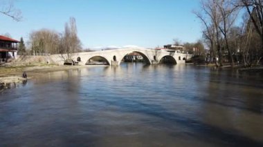 Bulgaristan 'ın Kyustendil ilinin Nevestino kentindeki Struma Nehri üzerindeki 15. yüzyıldan kalma taş bir köprü.